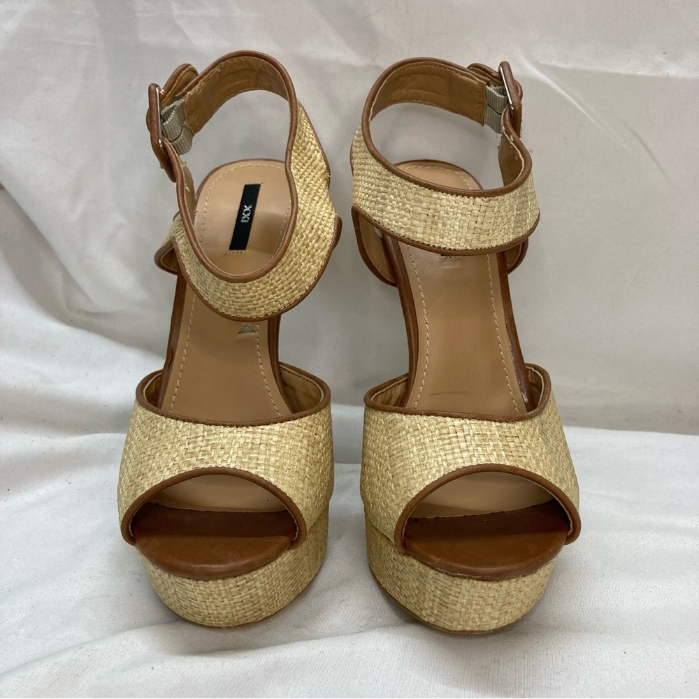 XXI Forever 21 High Heel Strappy Sandals Shoes Open Toe Size 7 Beige & Brown.
